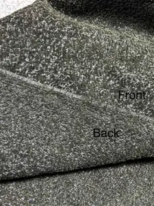 Detaillierte Ansicht der Vorder- und Rückseite von hochwertigem Chenille-Bouclé-Stoff
