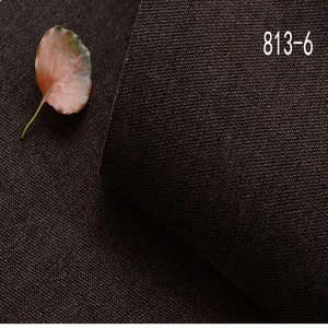 Gros plan macro d'un tissu chenille marron foncé avec une texture tissée épaisse.