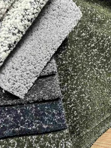 Nahaufnahme der Textur von hochwertigen doppelseitigen Chenille-Bouclé-Garn Stoffmustern