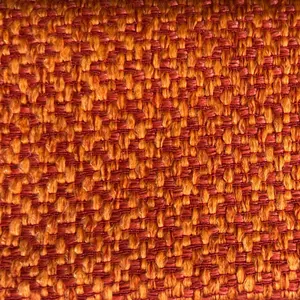 Textura macro de tela de lino y poliéster tejida en naranja y rojo para los sofás.