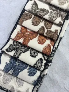 Vue macro détaillée du tissu jacquard chenille haut de gamme aux motifs papillons 3D