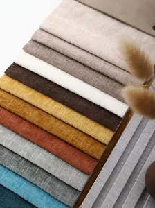Primer plano de muestras de tela de chenilla gruesa para sofás y cojines en varios colores