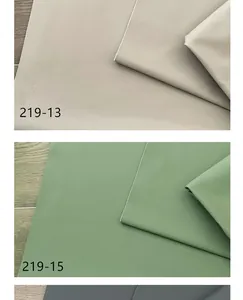 Macro-opname van waterdichte katvrije stof met fijne leerkorreltjes textuur
