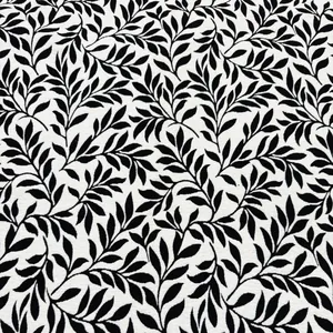 Dettaglio ravvicinato di tessuto jacquard ciniglia con motivo a foglie bianco e nero