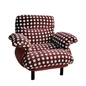 Poltrona moderna in ciniglia bordeaux a pois bianchi, sedia in tessuto jacquard decorativa