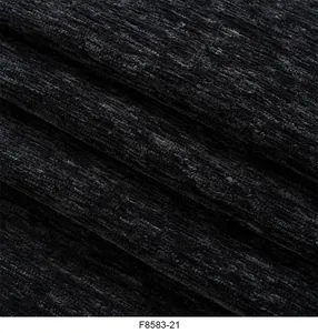 Vista macro della trama del tessuto ciniglia nero per cuscini di divani e tappezzeria