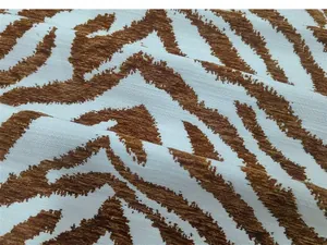 Vista dettagliata della texture del tessuto per divani in ciniglia jacquard zebrato.