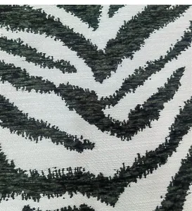 Primo piano del tessuto ciniglia jacquard con motivo zebrato di lusso per copricuscino.