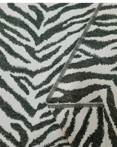 Dettaglio del tessuto ciniglia jacquard zebrato che mostra la consistenza per divani.