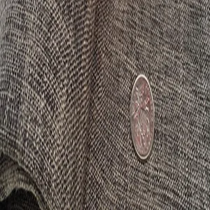 Gros plan sur un tissu en coton et lin à texture slub épaisse avec des détails fins