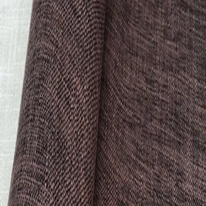 Gros plan détaillé de la texture du tissu en lin épais de couleur acajou foncé
