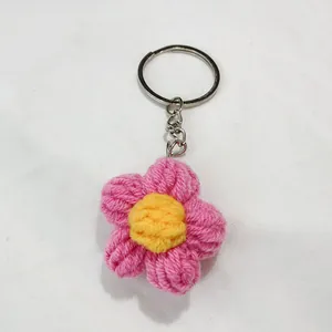 Porte-clés fleur bouffante au crochet fait main rose et jaune avec anneau en métal