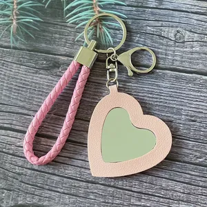Porte-clés Miroir en Cuir en Forme de Cœur Avec Corde Tressée Miroir de Maquillage Portable Pendentif de Sac pour Femmes Filles