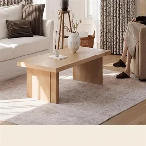 Interno accogliente con tende oscuranti in ciniglia jacquard in stile francese