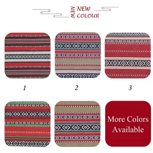 Primo piano di motivi in tessuto jacquard in stile etnico per borse e tappezzeria