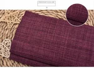 Gedetailleerde close-up van donkerpaarse grove linnen stoftextuur voor bankbekleding