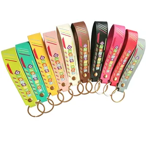 Farbenfrohe Leder-Schlüsselanhänger mit Love World Aufdruck für Taschen und Autoschlüssel