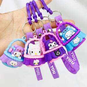 Vue détaillée des porte-clés Sanrio en silicone coloré avec des sangles violettes