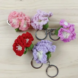 Handgemaakte gebreide anjer sleutelhangers in diverse kleuren voor Moederdag geschenk