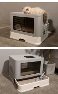 Detailansicht der großen geschlossenen Katzentoilette mit Schubladendesign und Bürste.