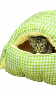 Cama cerrada para gatos a cuadros verdes con relleno de algodón PP suave y cálido