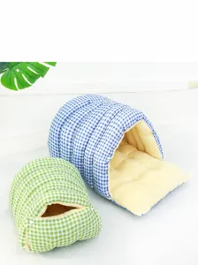 Cama para mascotas cerrada a cuadros con cojín de felpa cálido para perros y gatos