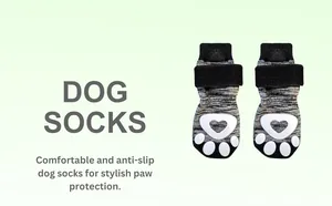 Atmungsaktive Anti-Rutsch-Hundesocken mit Herzmuster und verstellbaren Trägern