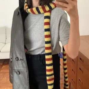 Bufanda larga de punto a rayas estilo Y2K vintage en amarillo rojo y azul marino