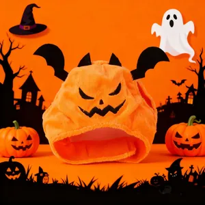 Vue détaillée chapeau citrouille Halloween pour animaux avec ailes de chauve-souris