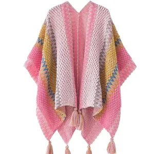 Boho roze gebreide poncho met kleurrijke zigzagpatronen en elegante kwastjes voor dames
