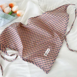 Bandana a triangolo scozzese in stile francese con dettaglio etichetta in tessuto