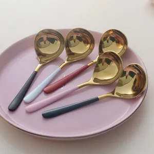 Set aus koreanischen Suppenlöffeln aus 304 Edelstahl in Gold mit bunten matten Griffen