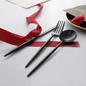 Juego de cubiertos moderno de acero inoxidable negro con mangos redondos y elegantes