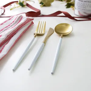 Elegant white and gold 304 stainless steel cutlery set with Portuguese design
