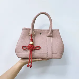 Bijou de sac en cuir PU avec nœud chinois Ruyi rouge tressé à la main et perle dorée