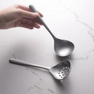 Set van twee retro roestvrijstalen 304 soeplepels en schuimspanen voor de keuken