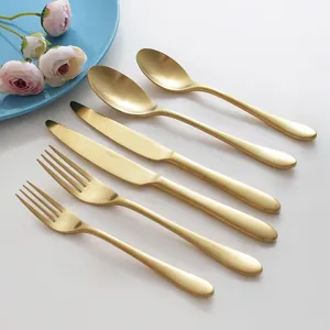 Élégant service de 6 couverts en acier inoxydable doré mat pour table chic