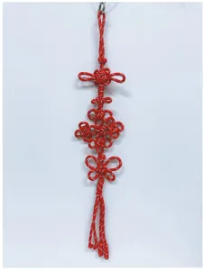Handgefertigter traditioneller roter chinesischer Knotenhänger mit Quastendetail für Neujahr