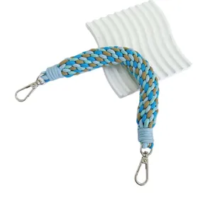 Correa gruesa trenzada a mano en azul y caqui para accesorios de móvil y de bolso