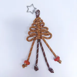 Handgefertigter Weihnachtsbaum Schlüsselanhänger aus Paracord mit Sternclip und roten Perlen