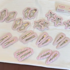Collection de barrettes BB roses aux motifs variés : étoiles, nuages et pois délicats