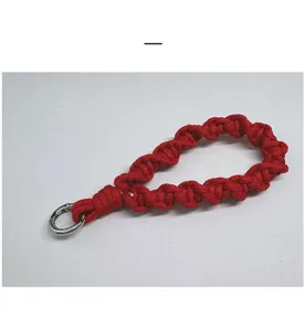 Correa de muñeca trenzada roja hecha a mano con anillo de metal para móvil