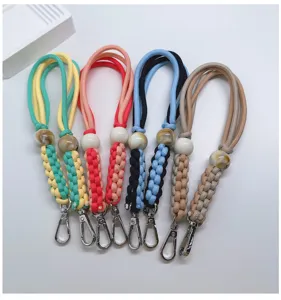Dragonnes tressées colorées à la main avec perles de marbre et clips métalliques.
