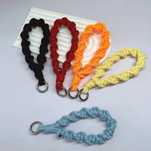 Correas de mano trenzadas para móvil en cinco colores vibrantes con anillos de metal