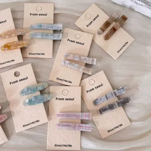 Collection de barrettes élégantes avec motifs marbrés et à carreaux sur cartes