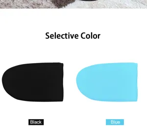 Gedetailleerd overzicht van zwarte en blauwe gel voetbeschermer sokken