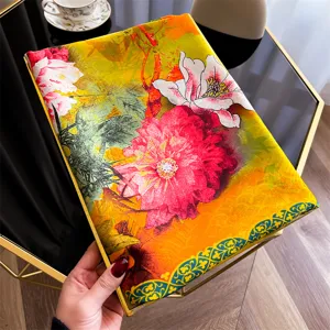 Elegante zijden sjaal met levendige bloempatronen en een retro Chinese draak schubben rand