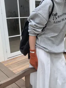 Guanti in maglia a trecce arancioni da donna per un caldo tepore in autunno e in inverno