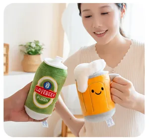 Kreative Bierflaschen- und Bierkrug-Plüschtiere für Partydekoration und Geschenke