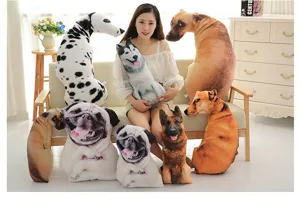 Vue détaillée de coussins en peluche 3D réalistes en forme de Husky et de Carlin